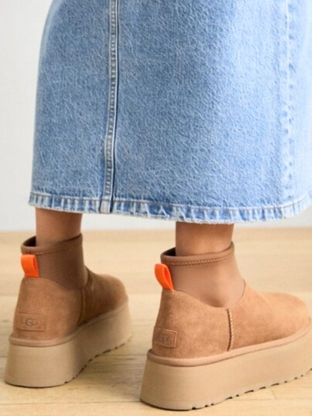 UGG MINI DIPPER still In Box
